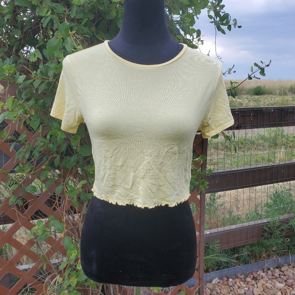 Pacsun Basics Lettuce Hem Crop Top Size Medium Pale Yellow EUC - Picture 7 of 14